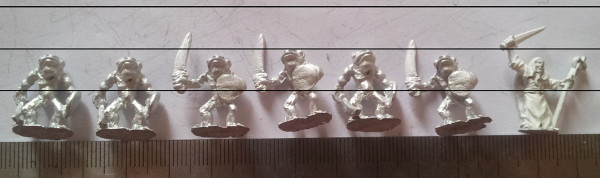 Miniatures - East Riding - FT69 Frogfolk with swords .jpg